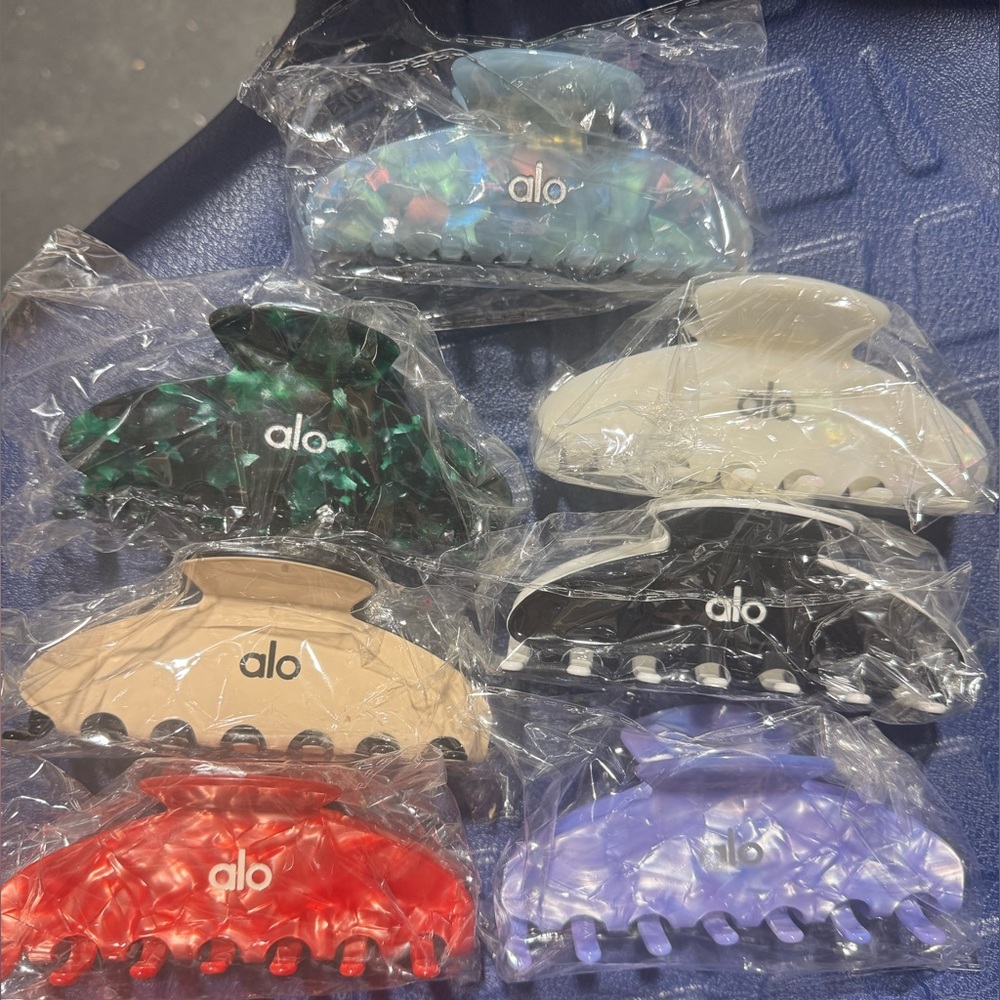 Alo 90’s Hair Claw Clip - SOLD OUT